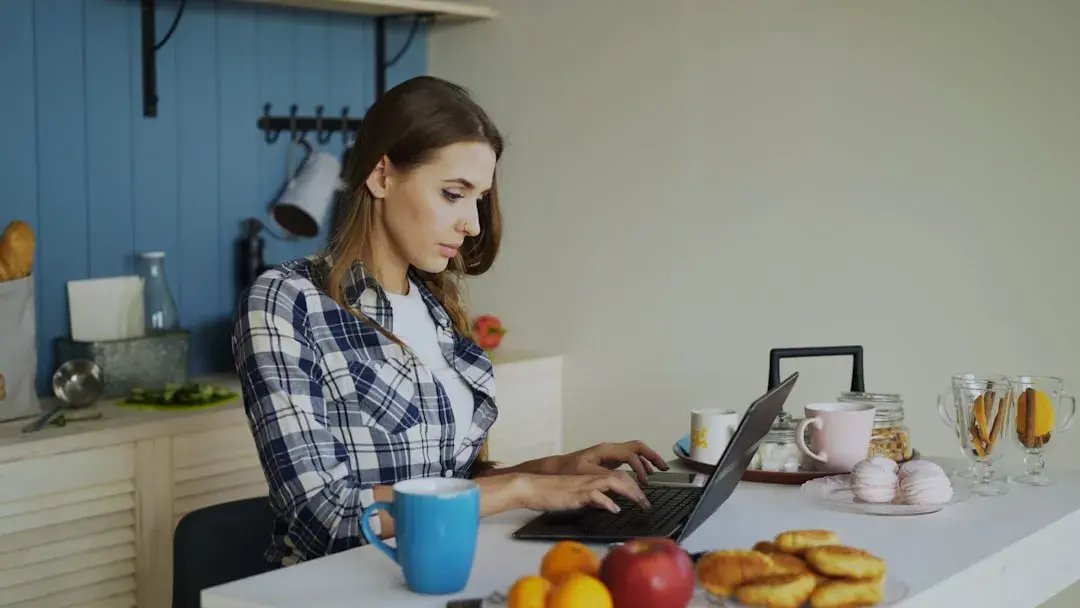 What is a Good CPL? B2B Industry Benchmarks, Key Factors & Optimization Strategies