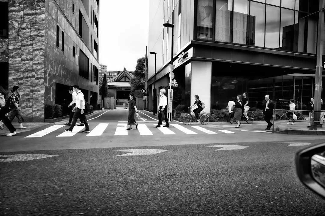 A checkmark icon representing a pro-tip for AI lead generation by AXZ Lead.