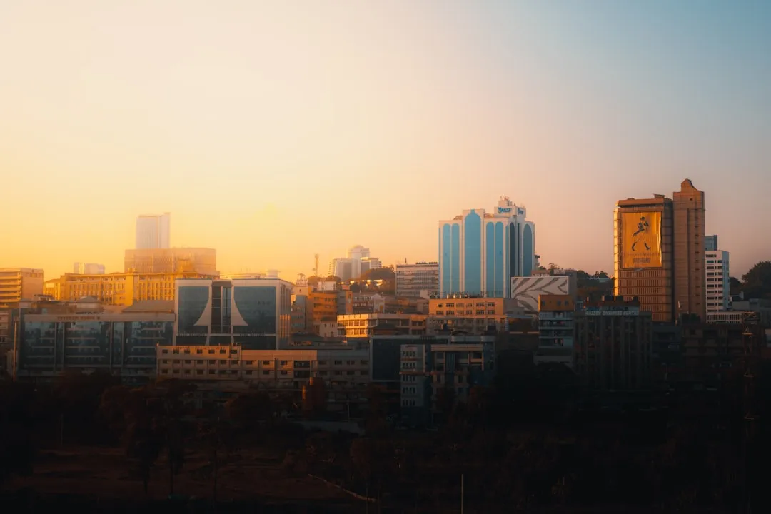 An infographic from AXZ Lead outlining key strategies to optimize and reduce B2C cost per lead.