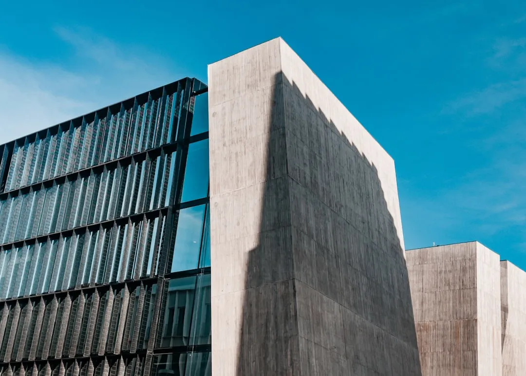 An infographic from AXZ Lead outlining key strategies to optimize and reduce cost per lead in 2025.