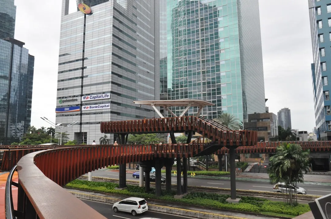 A chart comparing B2B CPL across different marketing channels, provided by AXZ Lead.